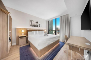 Chic Downtown 1BR with Stunning Skyline Views
